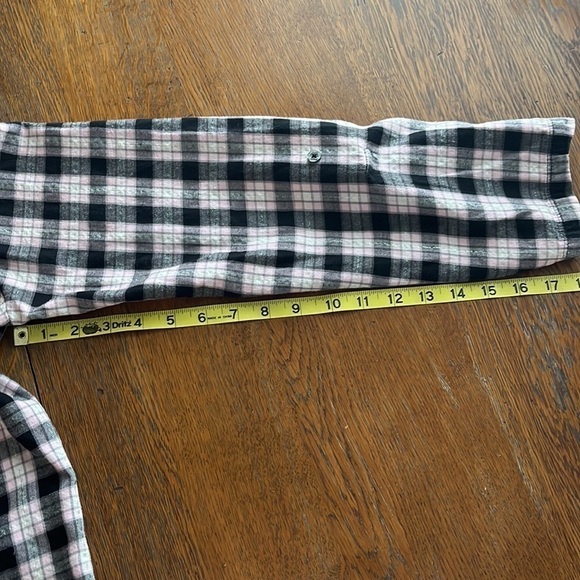 Victoria Secret Pajama Top black white pink plaid roll tabs sleeves Size S - Picture 10 of 13